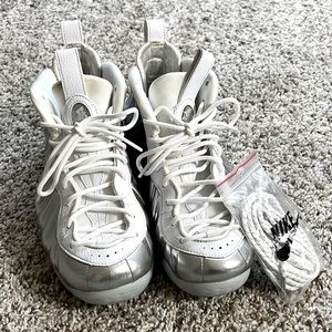 Nike Air Foamposite One (Women) ChromeWhite Size 7.5
